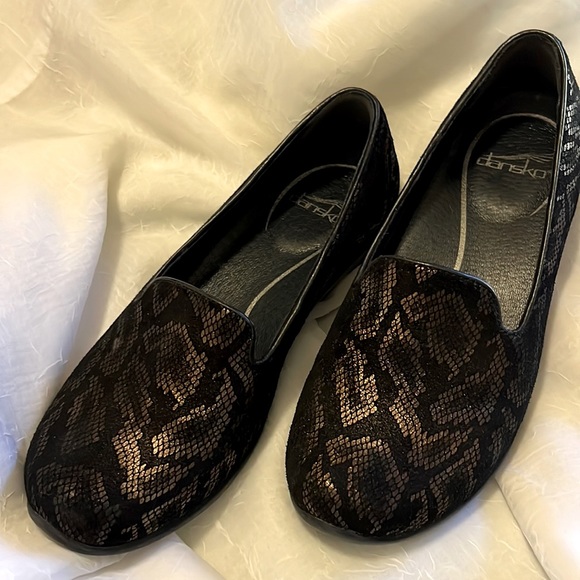 Python print Dansko loafers. Size 37. - Picture 1 of 7